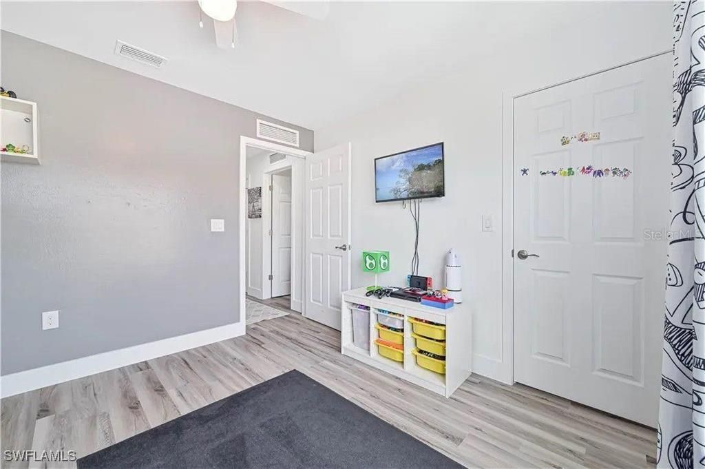 En Venta: $369,800 (3 camas, 2 baños, 2018 Pies cuadrados)
