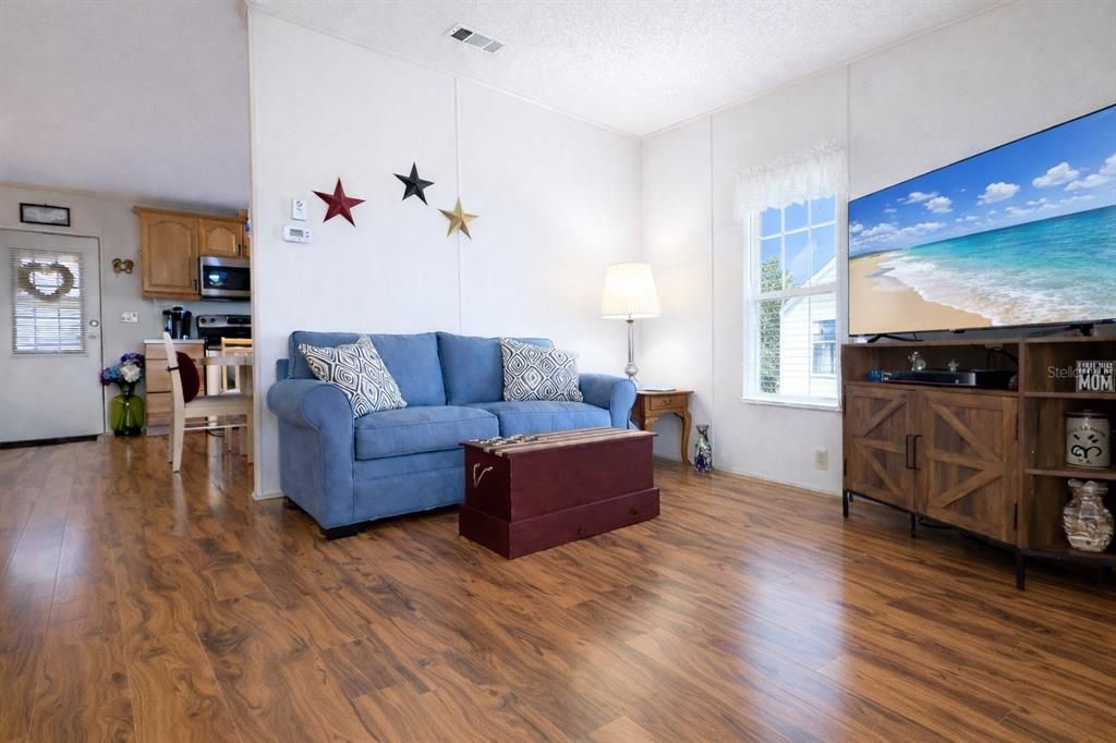 For Sale: $145,000 (2 beds, 2 baths, 1146 Square Feet)