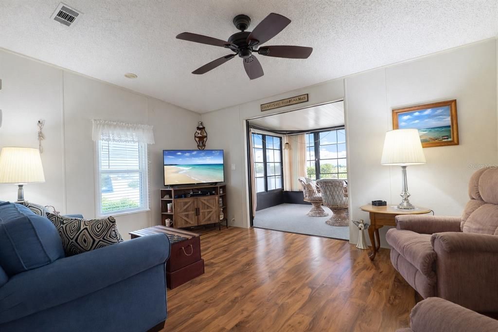 For Sale: $145,000 (2 beds, 2 baths, 1146 Square Feet)