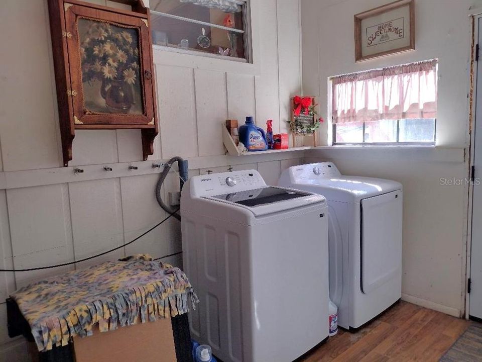For Sale: $260,000 (2 beds, 2 baths, 1420 Square Feet)