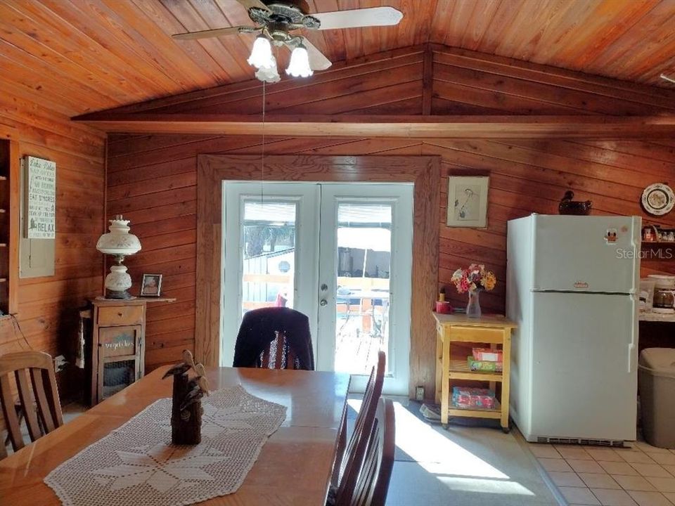 For Sale: $260,000 (2 beds, 2 baths, 1420 Square Feet)