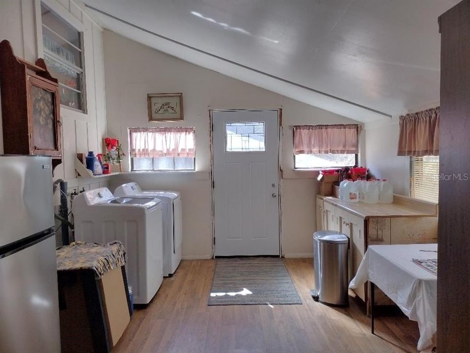 For Sale: $260,000 (2 beds, 2 baths, 1420 Square Feet)