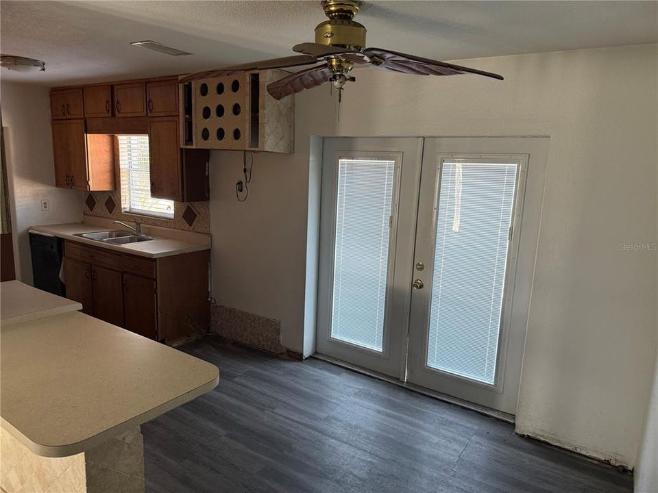 For Sale: $136,000 (3 beds, 1 baths, 1264 Square Feet)