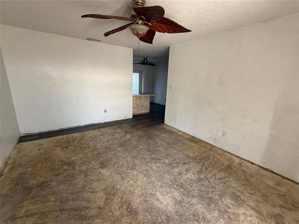 For Sale: $136,000 (3 beds, 1 baths, 1264 Square Feet)