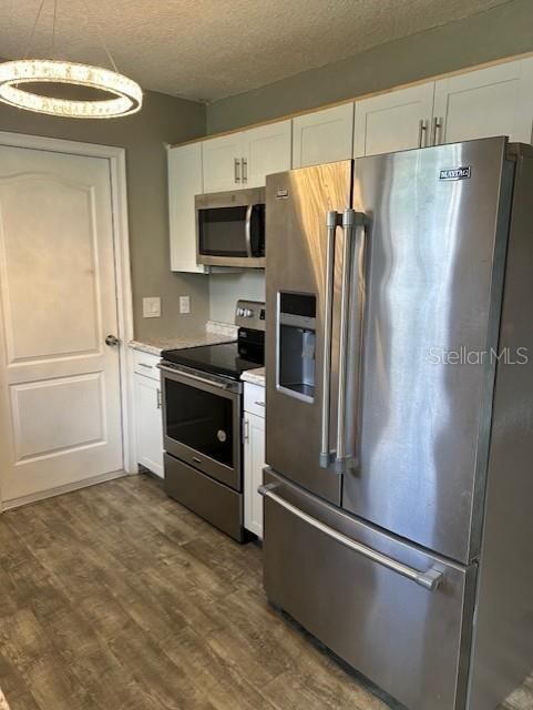 For Sale: $269,900 (3 beds, 1 baths, 955 Square Feet)