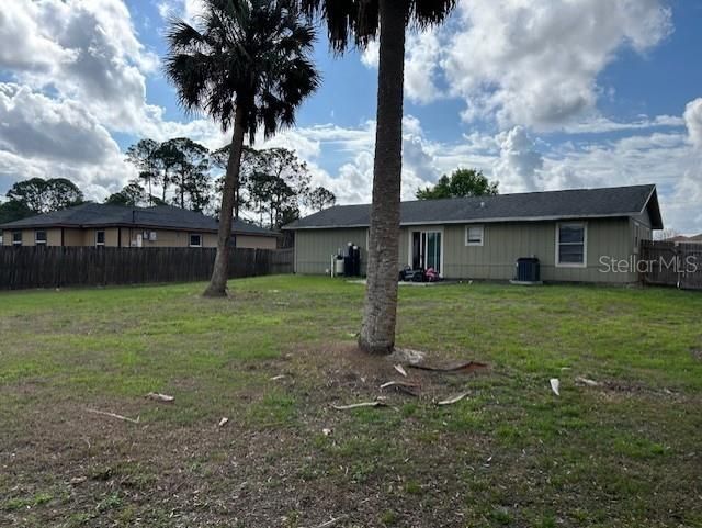 For Sale: $269,900 (3 beds, 1 baths, 955 Square Feet)