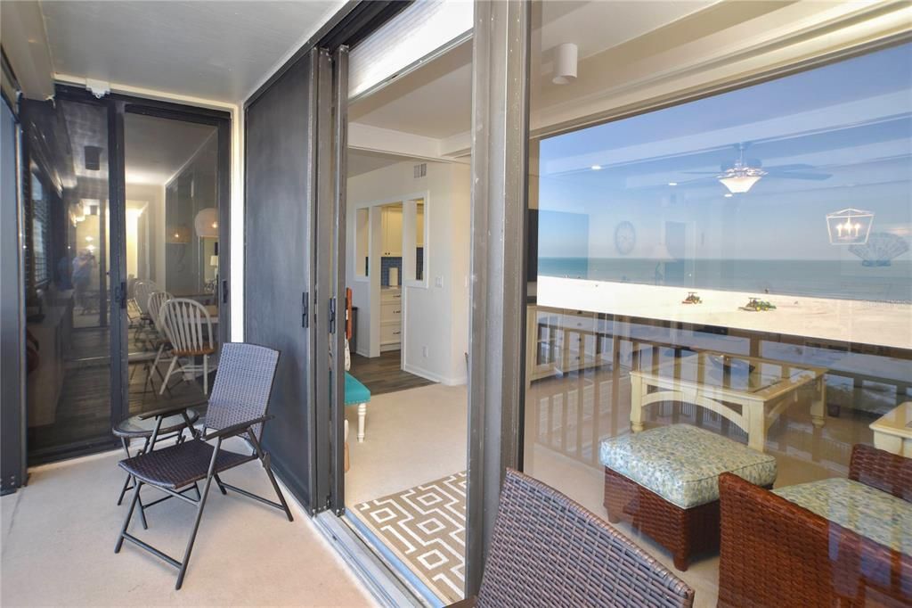 For Sale: $969,000 (2 beds, 2 baths, 1410 Square Feet)