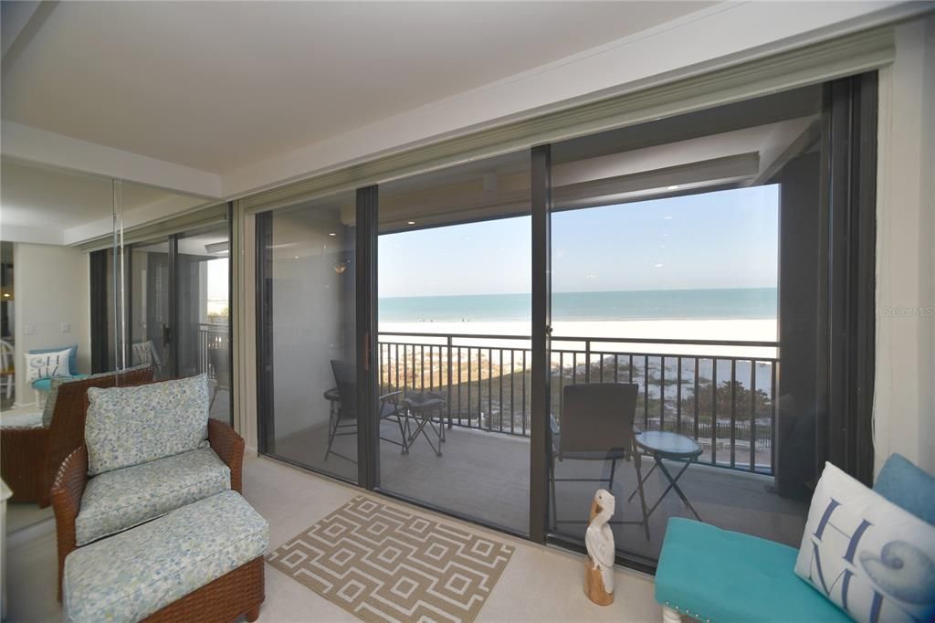 For Sale: $969,000 (2 beds, 2 baths, 1410 Square Feet)