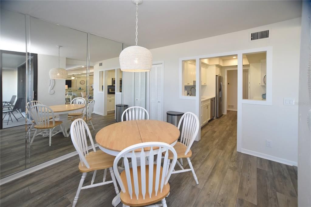 For Sale: $969,000 (2 beds, 2 baths, 1410 Square Feet)