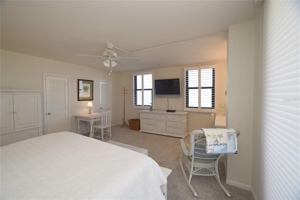 For Sale: $969,000 (2 beds, 2 baths, 1410 Square Feet)