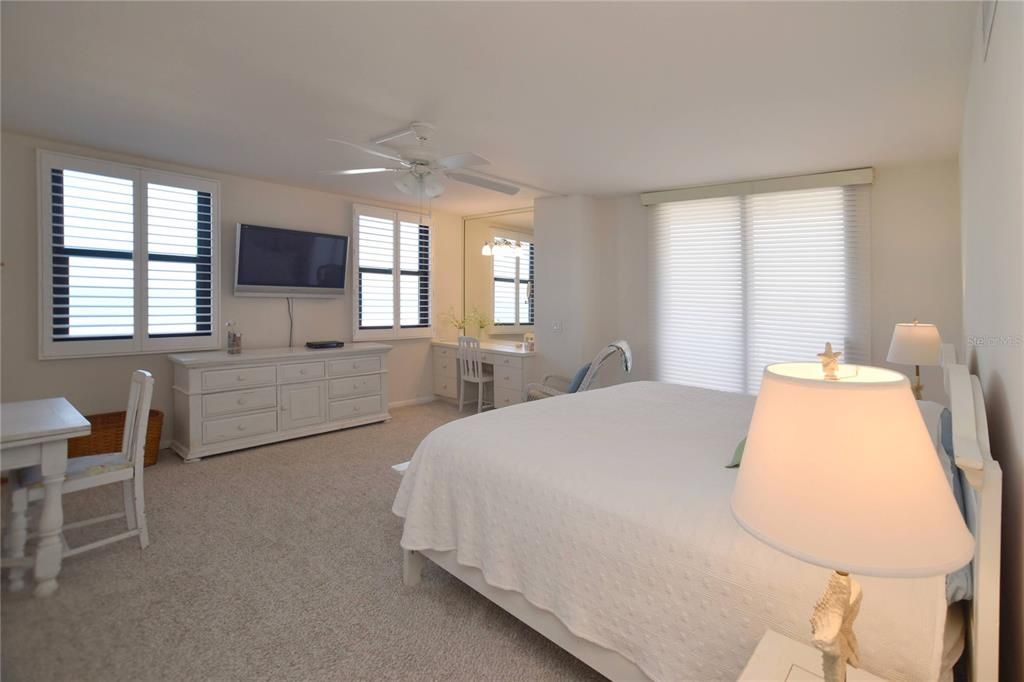 For Sale: $969,000 (2 beds, 2 baths, 1410 Square Feet)