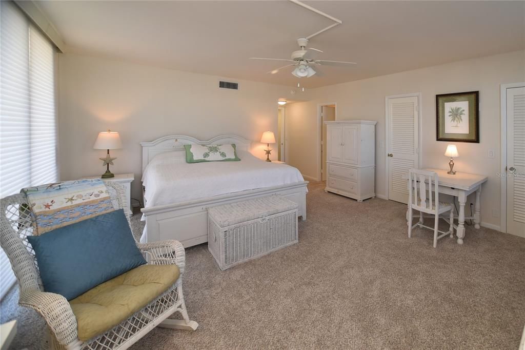 For Sale: $969,000 (2 beds, 2 baths, 1410 Square Feet)