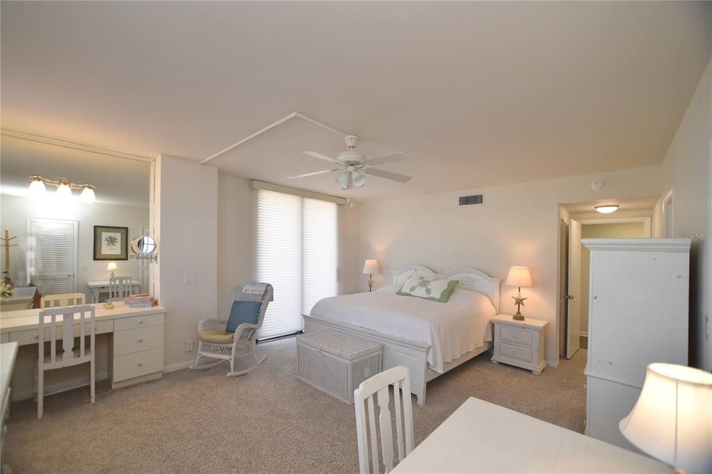 For Sale: $969,000 (2 beds, 2 baths, 1410 Square Feet)