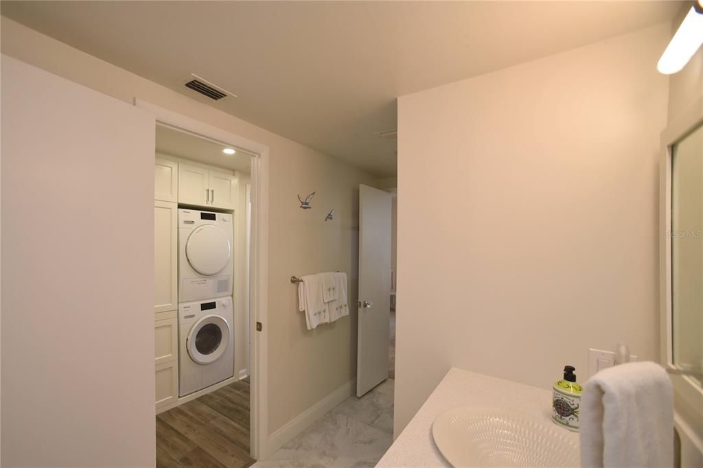 For Sale: $969,000 (2 beds, 2 baths, 1410 Square Feet)
