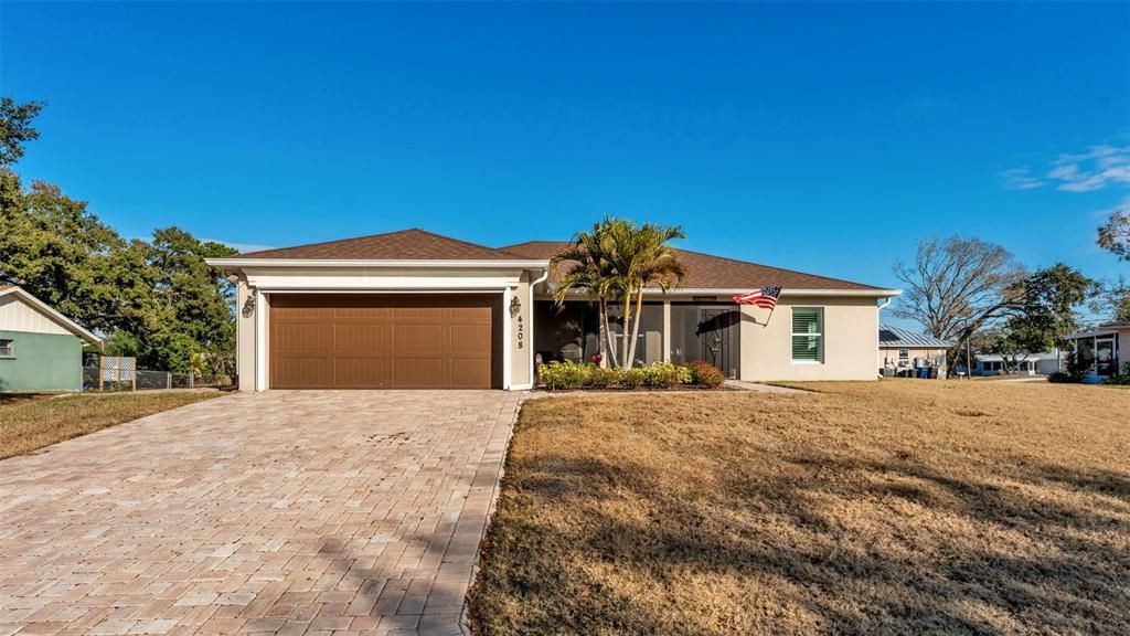 Под контрактом: $439,999 (3 спален, 2 ванн, 1715 Квадратных фут)