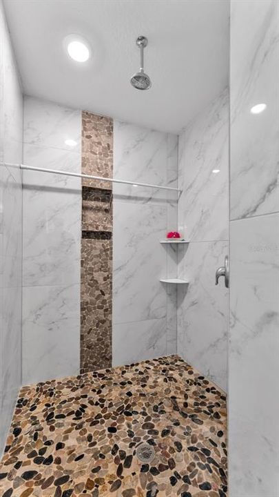 Под контрактом: $439,999 (3 спален, 2 ванн, 1715 Квадратных фут)