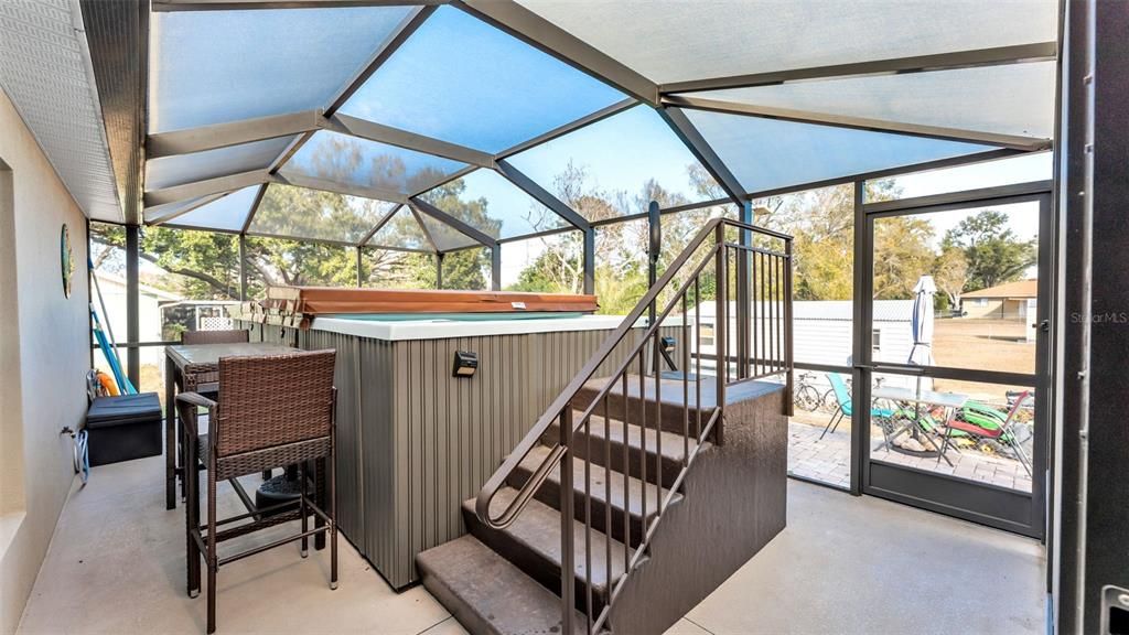 Под контрактом: $439,999 (3 спален, 2 ванн, 1715 Квадратных фут)