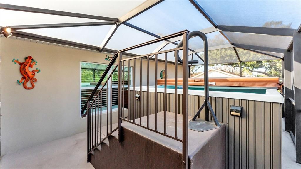 Под контрактом: $439,999 (3 спален, 2 ванн, 1715 Квадратных фут)