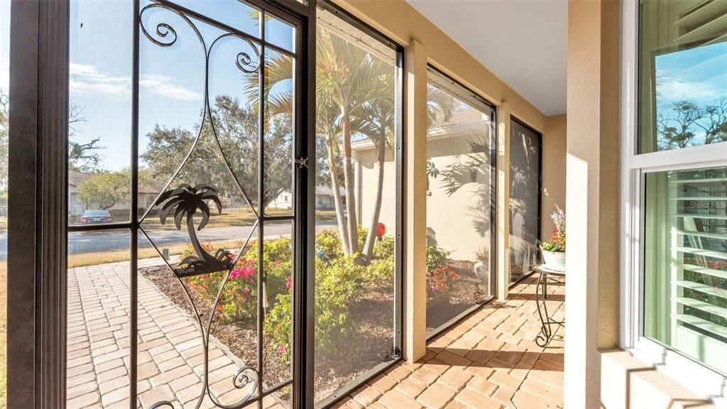 Под контрактом: $439,999 (3 спален, 2 ванн, 1715 Квадратных фут)