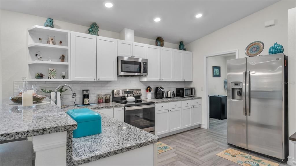 Под контрактом: $439,999 (3 спален, 2 ванн, 1715 Квадратных фут)