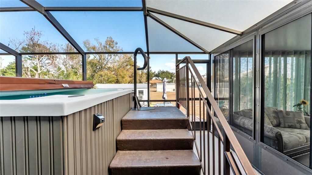 Под контрактом: $439,999 (3 спален, 2 ванн, 1715 Квадратных фут)