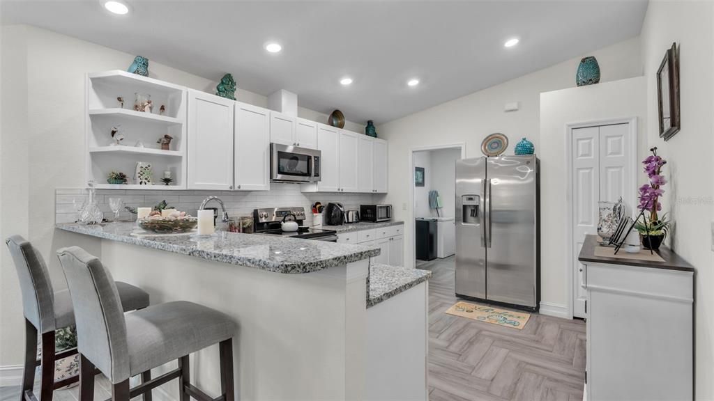 Под контрактом: $439,999 (3 спален, 2 ванн, 1715 Квадратных фут)