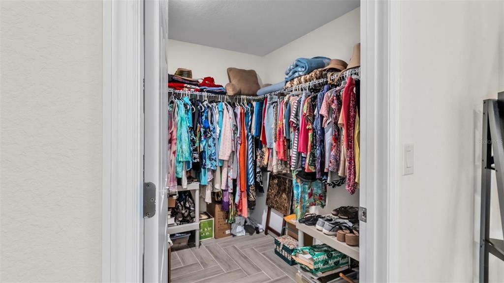 Под контрактом: $439,999 (3 спален, 2 ванн, 1715 Квадратных фут)