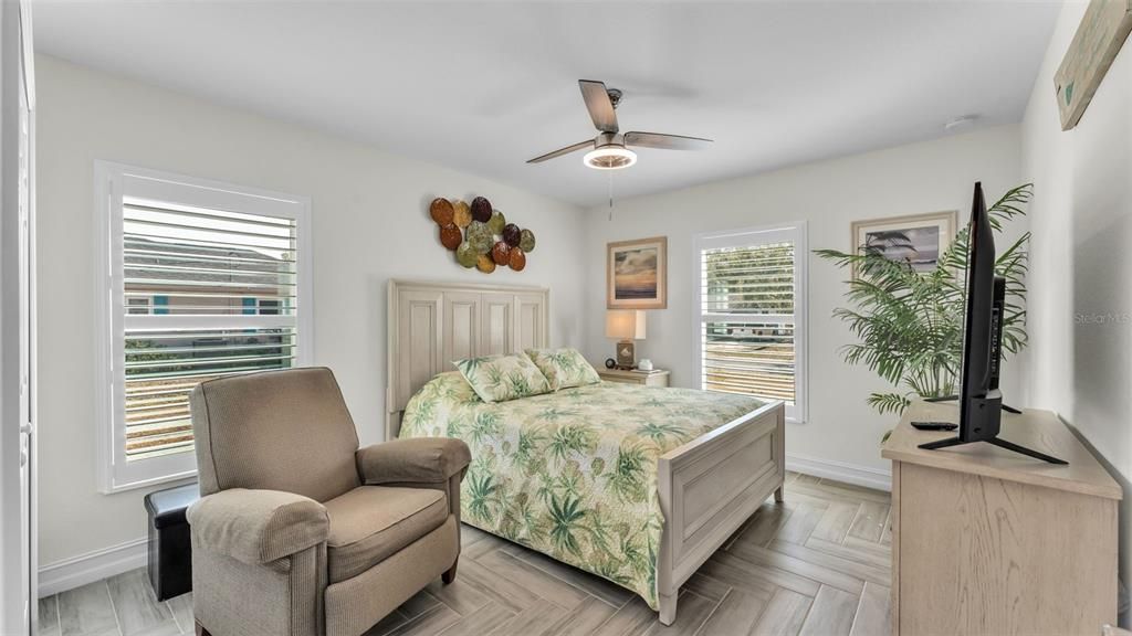 Под контрактом: $439,999 (3 спален, 2 ванн, 1715 Квадратных фут)