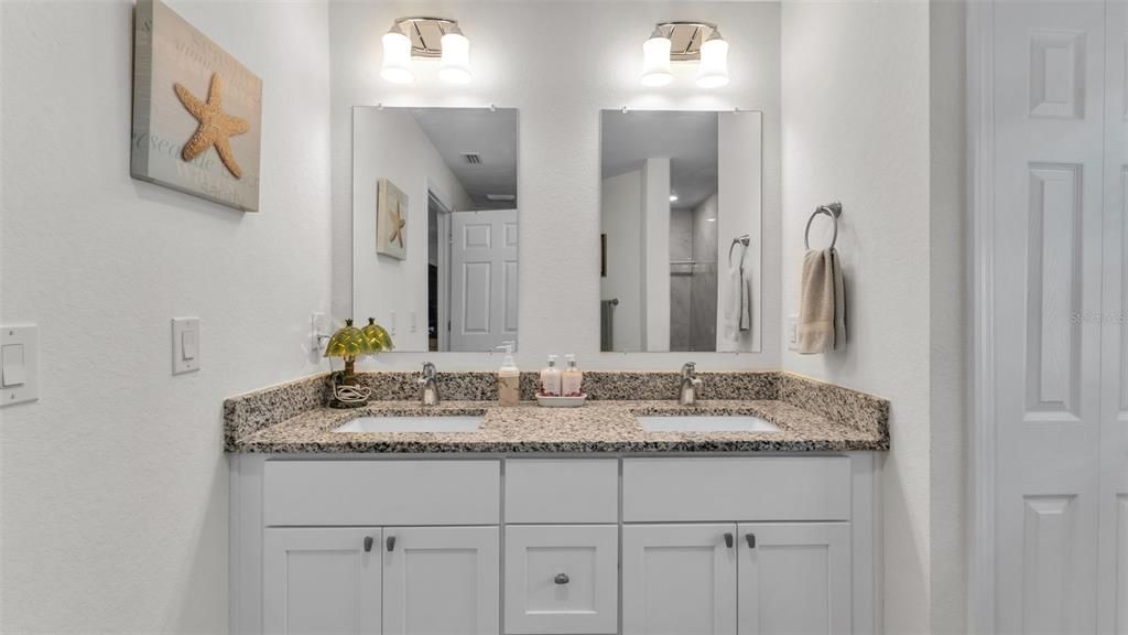 Под контрактом: $439,999 (3 спален, 2 ванн, 1715 Квадратных фут)