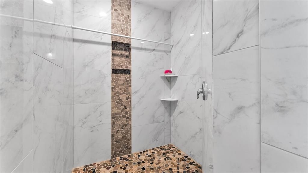 Под контрактом: $439,999 (3 спален, 2 ванн, 1715 Квадратных фут)