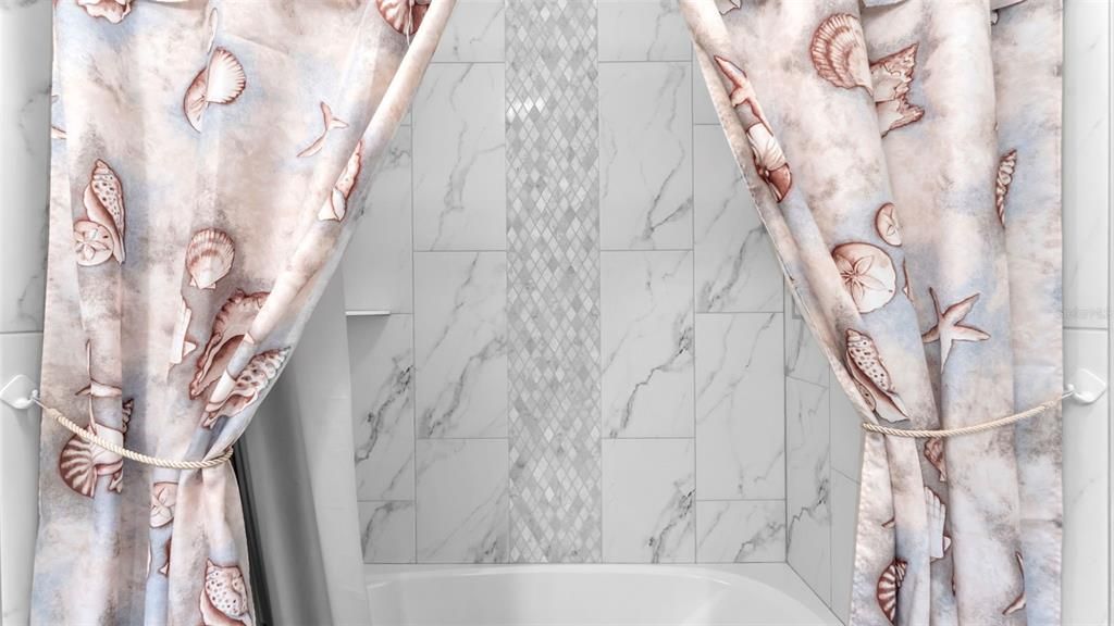 Под контрактом: $439,999 (3 спален, 2 ванн, 1715 Квадратных фут)