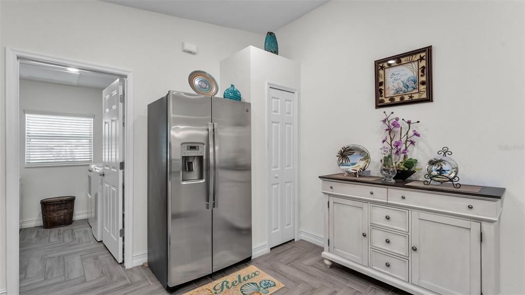 Под контрактом: $439,999 (3 спален, 2 ванн, 1715 Квадратных фут)