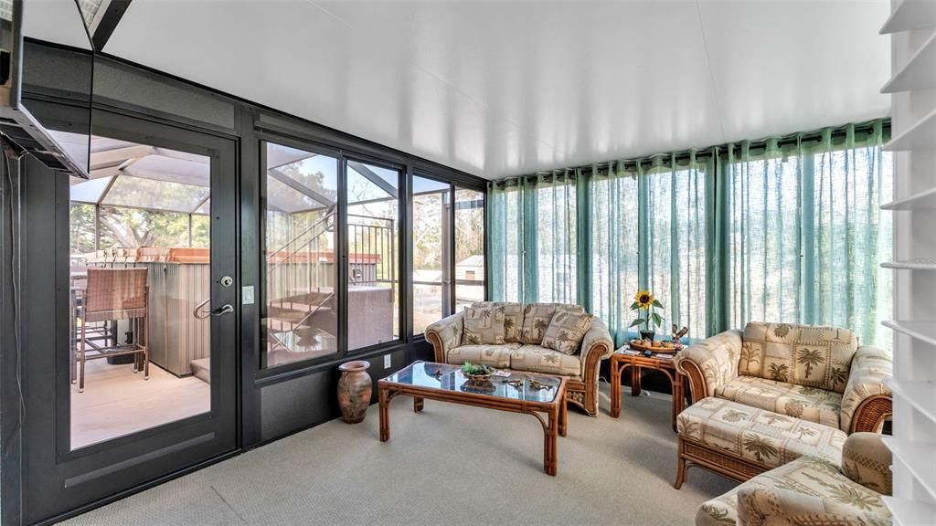 Под контрактом: $439,999 (3 спален, 2 ванн, 1715 Квадратных фут)