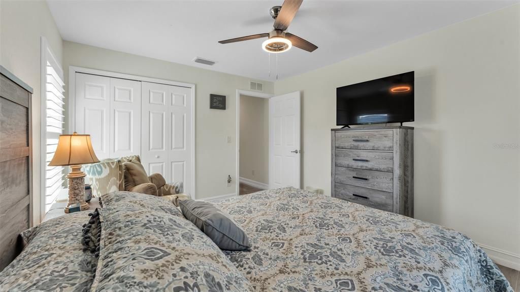 Под контрактом: $439,999 (3 спален, 2 ванн, 1715 Квадратных фут)