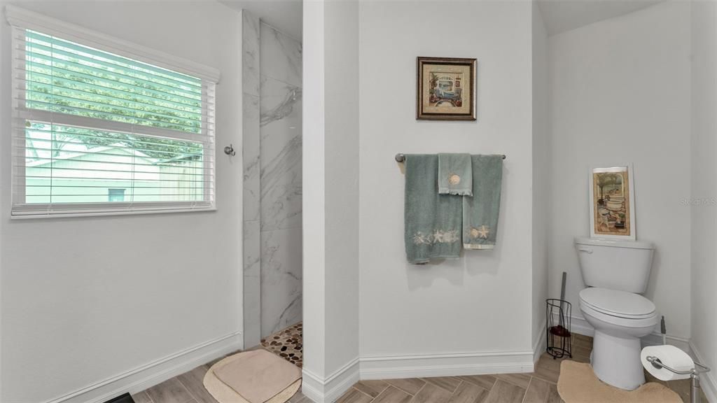 Под контрактом: $439,999 (3 спален, 2 ванн, 1715 Квадратных фут)