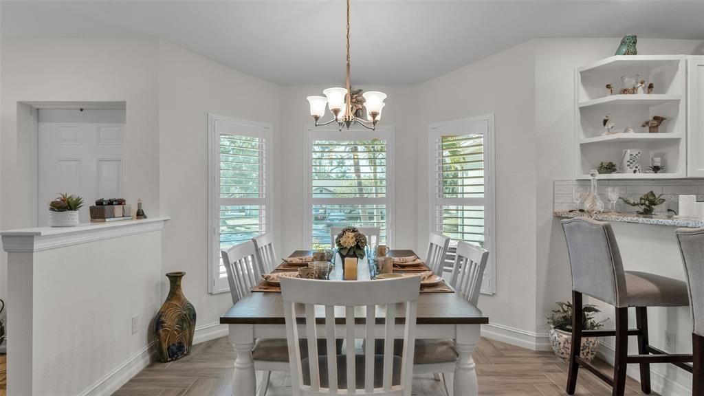 Под контрактом: $439,999 (3 спален, 2 ванн, 1715 Квадратных фут)