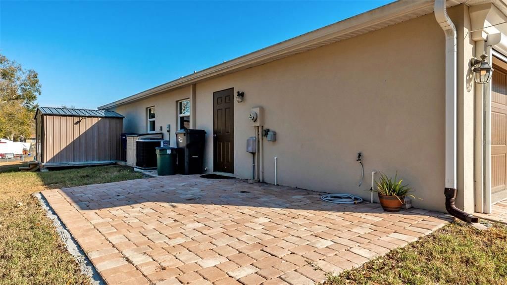 Под контрактом: $439,999 (3 спален, 2 ванн, 1715 Квадратных фут)