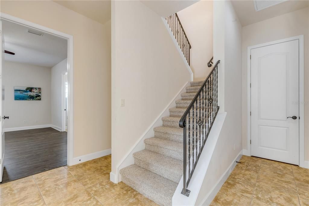 Activo con contrato: $365,000 (3 camas, 2 baños, 2384 Pies cuadrados)