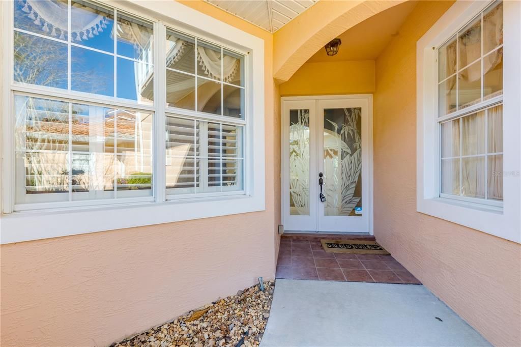 Activo con contrato: $365,000 (3 camas, 2 baños, 2384 Pies cuadrados)