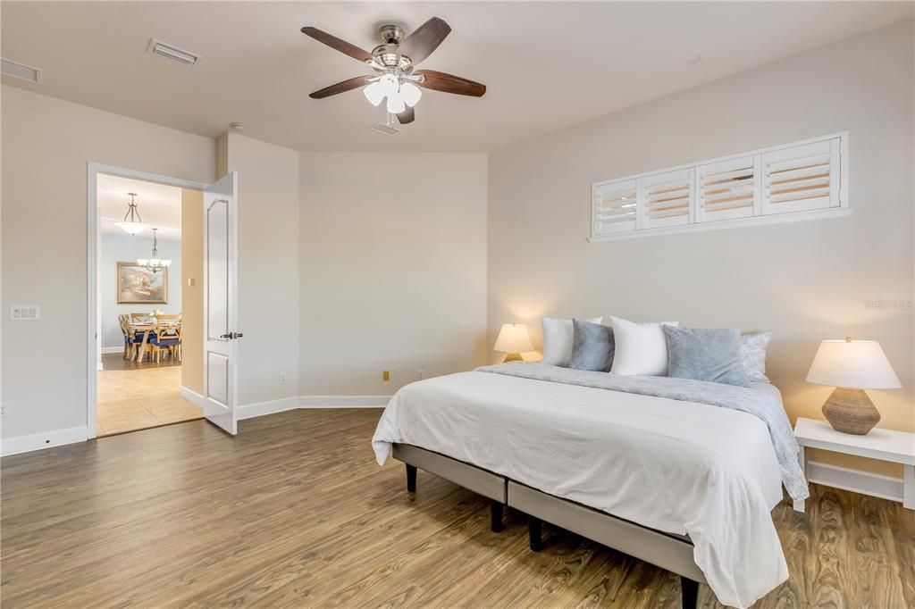 Activo con contrato: $365,000 (3 camas, 2 baños, 2384 Pies cuadrados)
