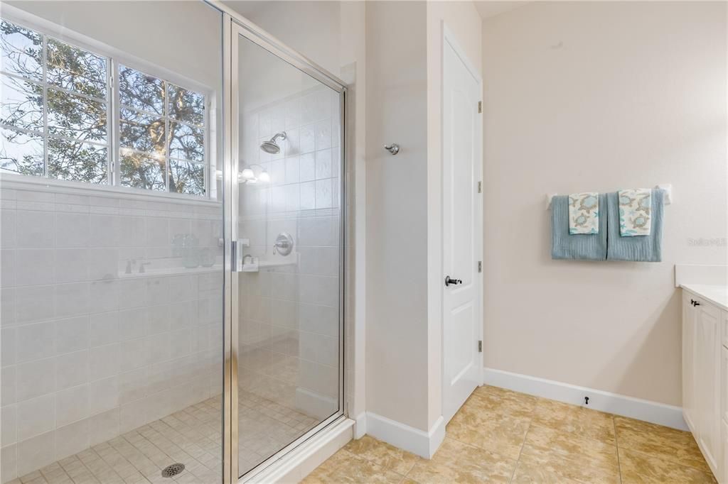 Activo con contrato: $365,000 (3 camas, 2 baños, 2384 Pies cuadrados)