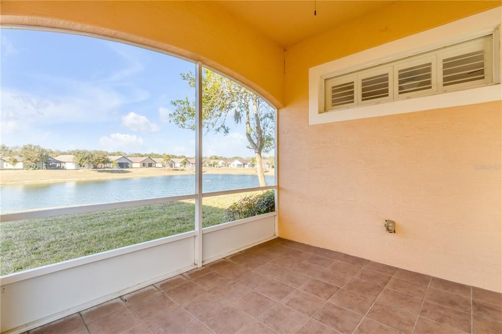 Activo con contrato: $365,000 (3 camas, 2 baños, 2384 Pies cuadrados)