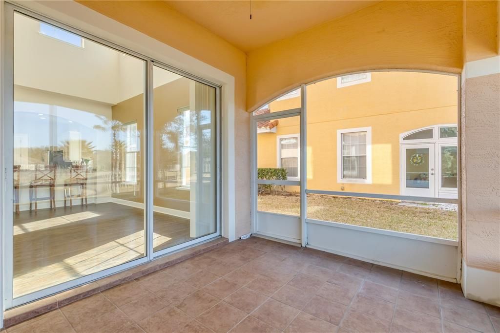Activo con contrato: $365,000 (3 camas, 2 baños, 2384 Pies cuadrados)