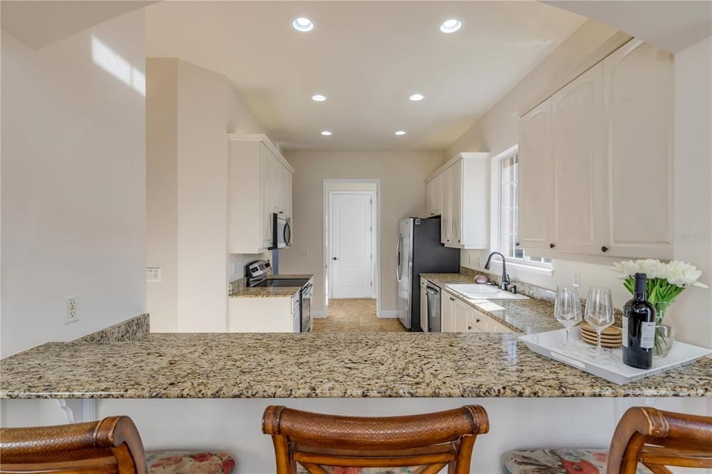 Activo con contrato: $365,000 (3 camas, 2 baños, 2384 Pies cuadrados)