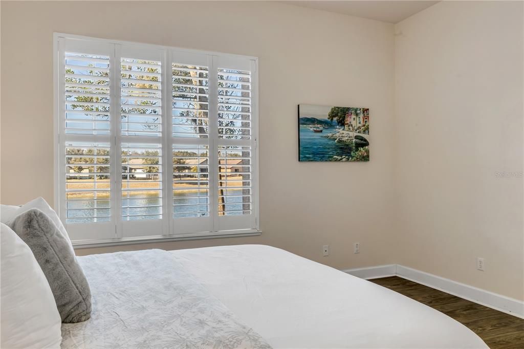Activo con contrato: $365,000 (3 camas, 2 baños, 2384 Pies cuadrados)
