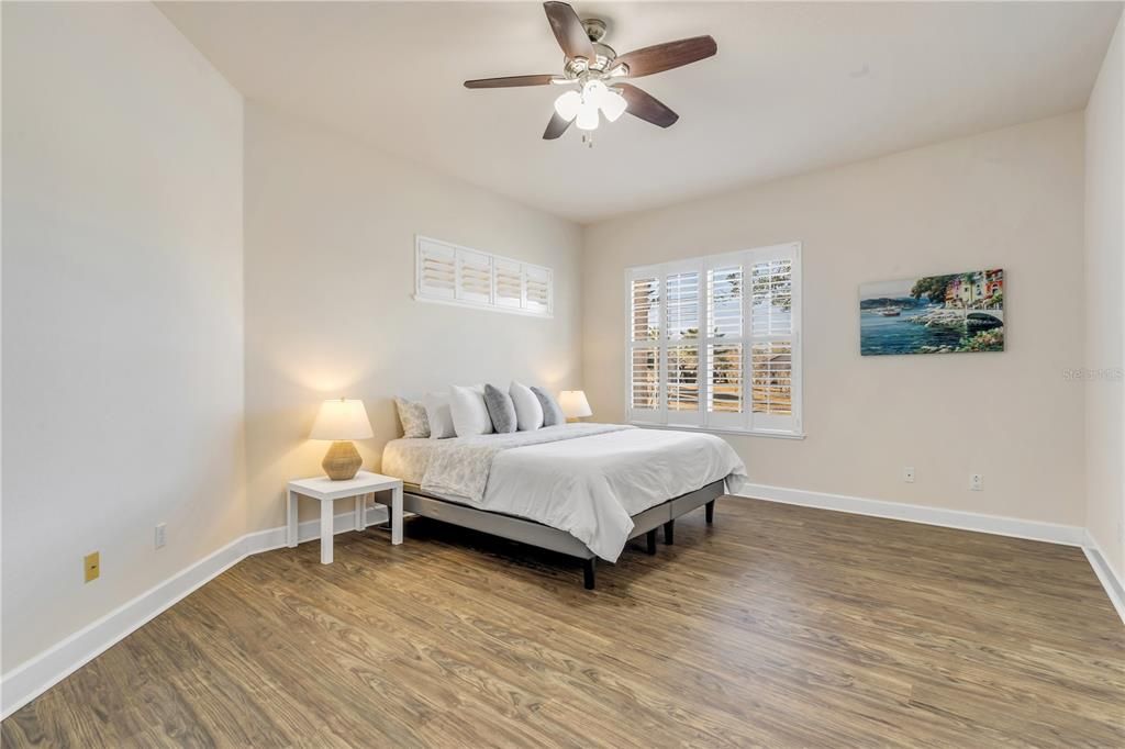 Activo con contrato: $365,000 (3 camas, 2 baños, 2384 Pies cuadrados)