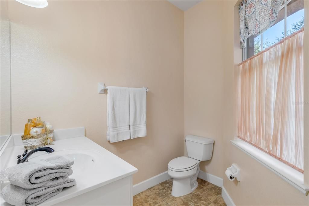 Activo con contrato: $365,000 (3 camas, 2 baños, 2384 Pies cuadrados)
