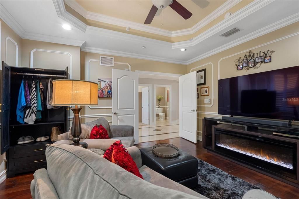For Sale: $2,225,000 (4 beds, 3 baths, 3990 Square Feet)