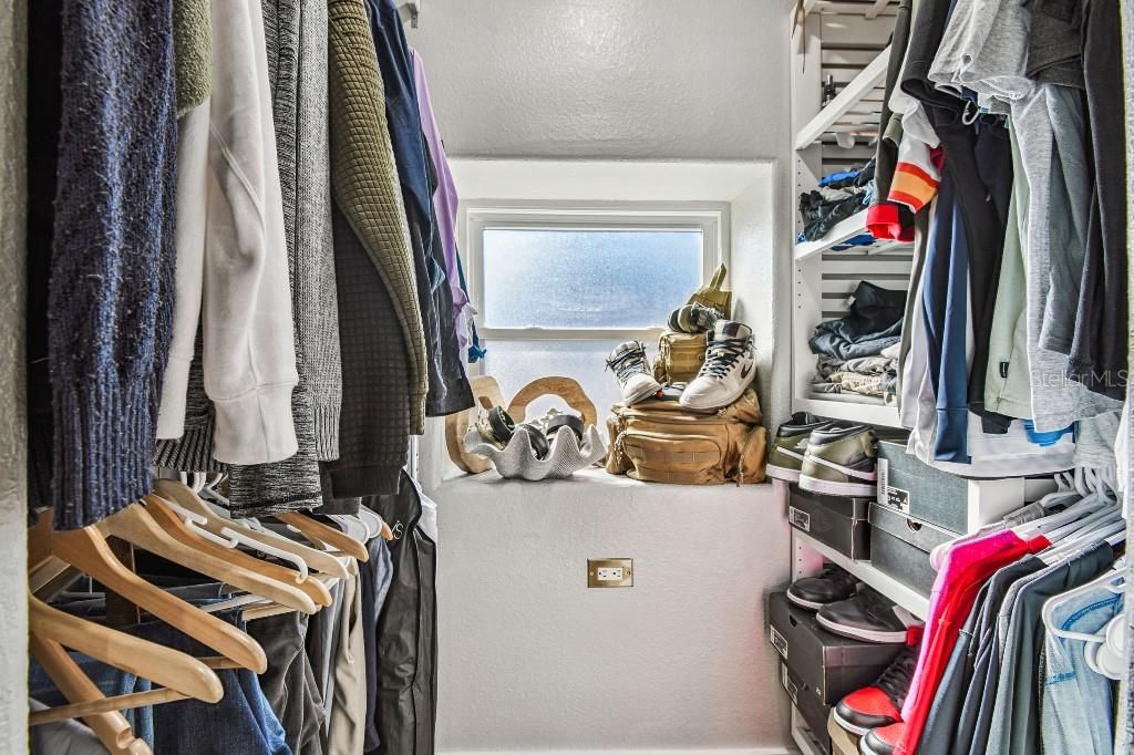 En Venta: $617,500 (5 camas, 3 baños, 3516 Pies cuadrados)