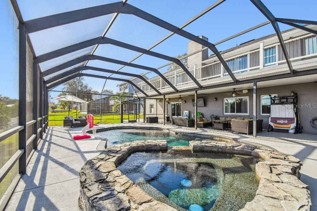 En Venta: $617,500 (5 camas, 3 baños, 3516 Pies cuadrados)